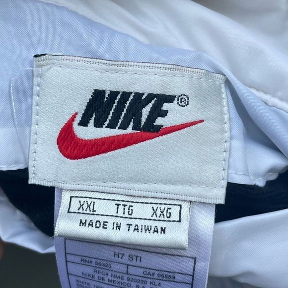 Vintage 90’s big Swoosh Quilted Reversible Jacket - Picture 13 of 16